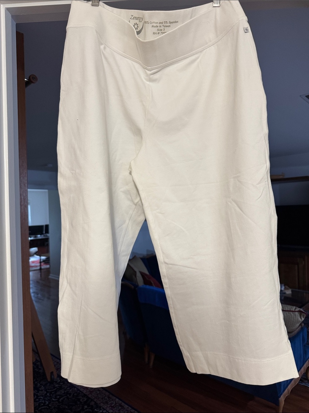 Chico’s, Zenergy, white Wide Leg Knit Pants.
Size 3